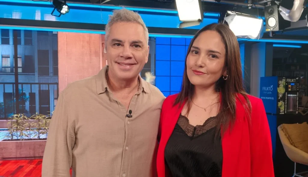 Representantes de la academia siendo entrevistados en el programa de TV+ Mas.
